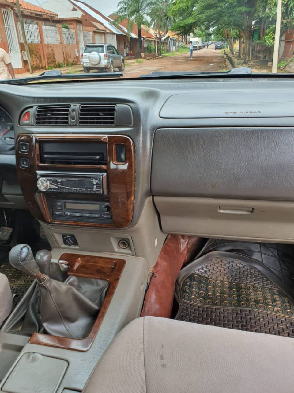 Nissan Patrol, Carros, Bissau