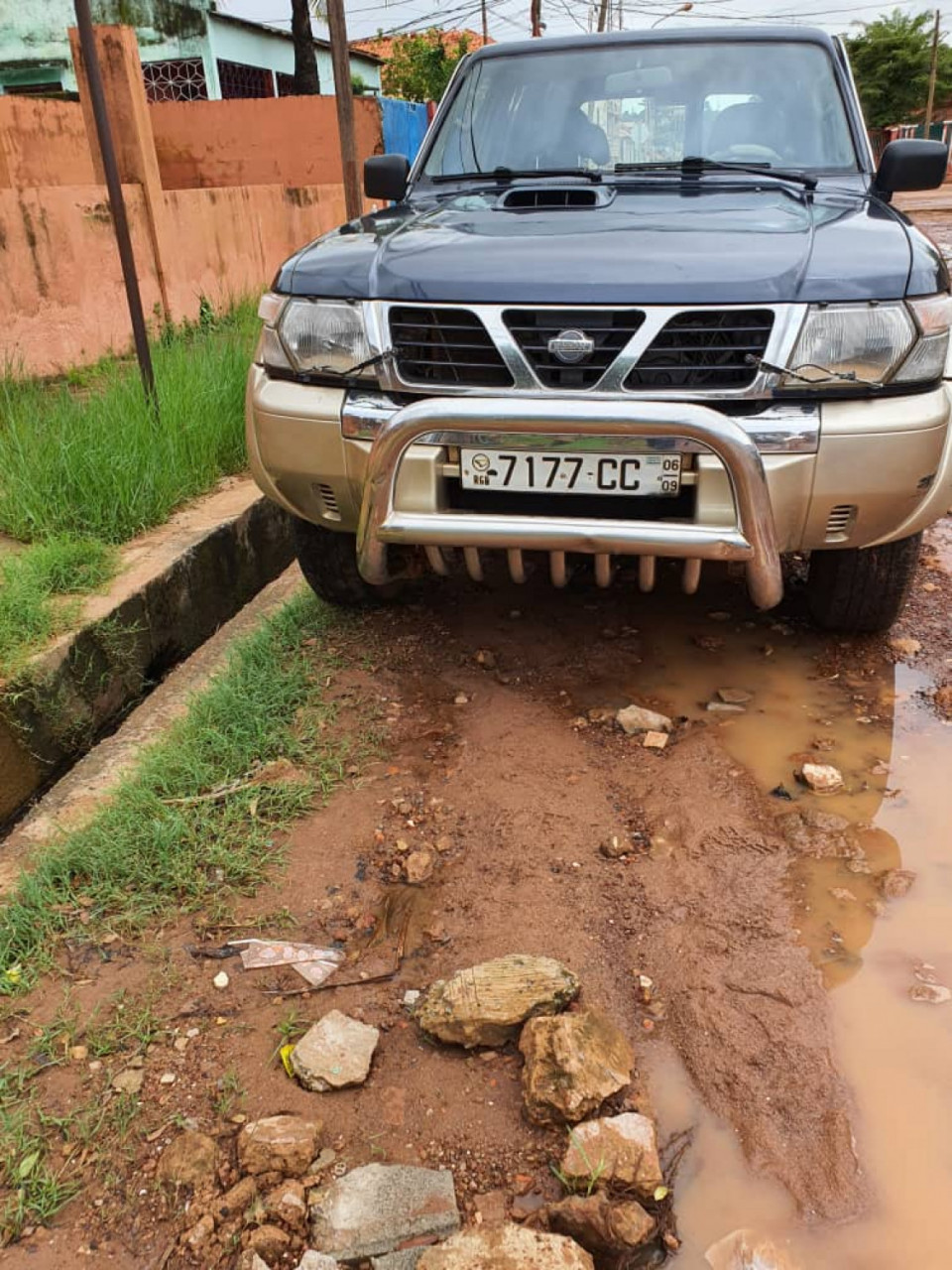 Nissan Patrol, Carros, Bissau