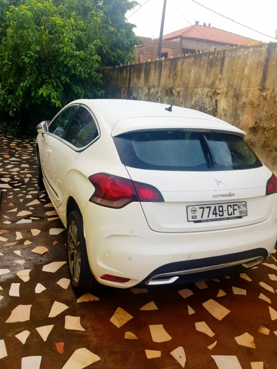 CITROEN DS 4, Carros, Bissau