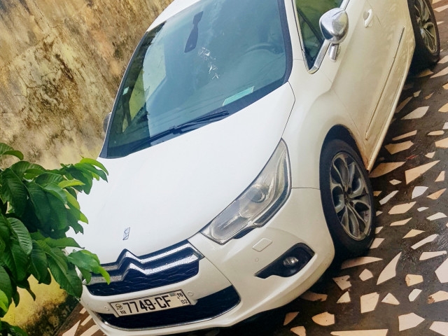 Citroën DS4, Carros, Bissau