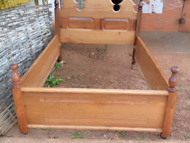 Confecção de Camas e Sofas, Camas - Poltronas, Bissau