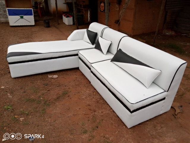 Confecção de Sofas e mesasa, Camas - Poltronas, Bissau