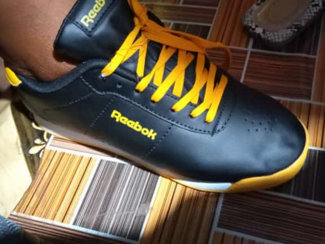 Tenis Reebock, Calçado, Bissau