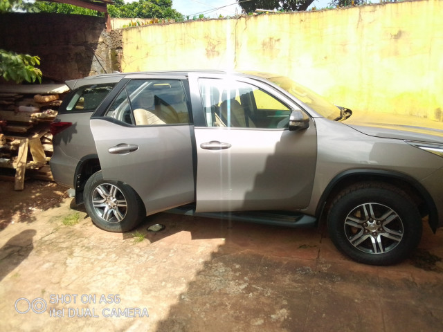 Toyota Fortuner, Carros, Bissau