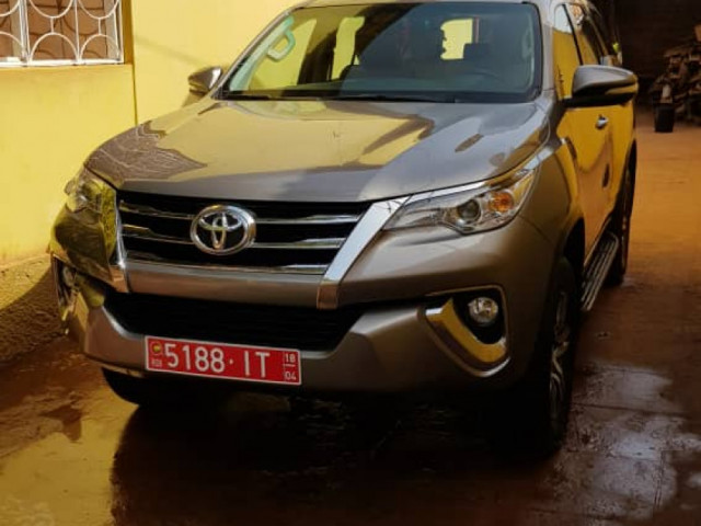 Toyota Fortuner, Carros, Bissau