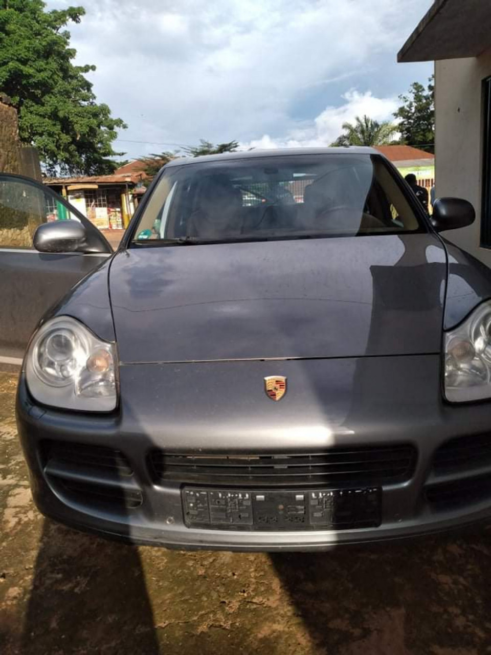 Porsche Cayenne, Carros, Bissau