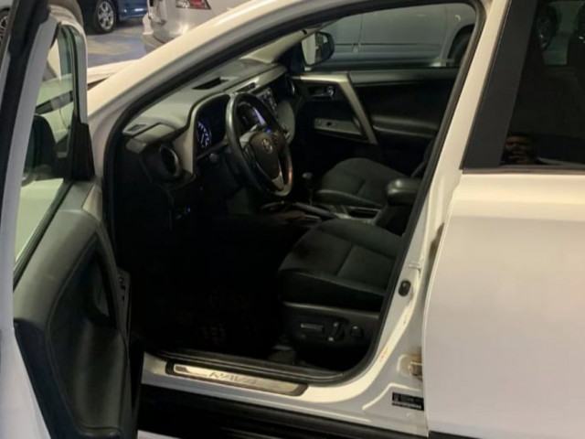 Toyota Rav4, Carros, Bissau