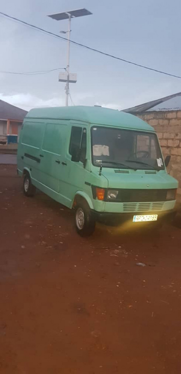 Mercedes-Benz, Carros, Bissau