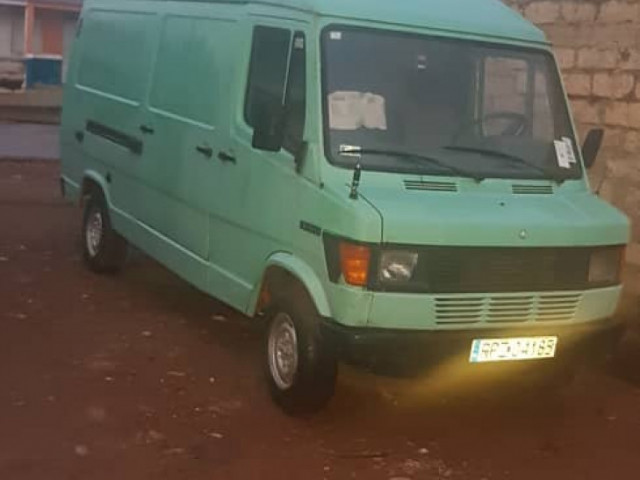 Mercedes-Benz, Carros, Bissau