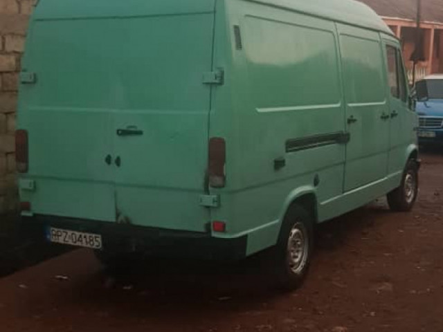 Mercedes-Benz, Carros, Bissau