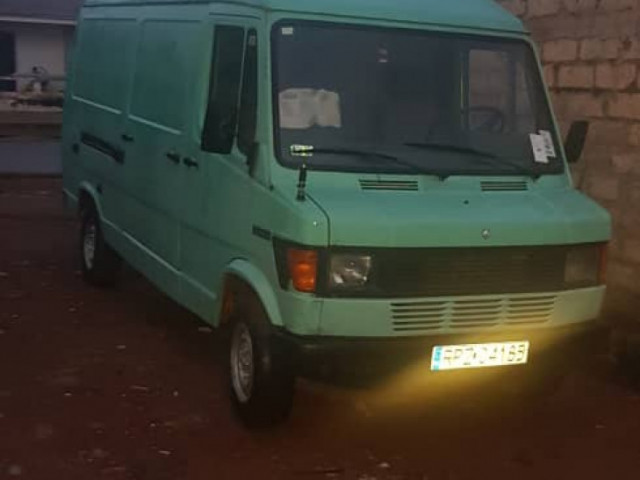 Mercedes-Benz, Carros, Bissau