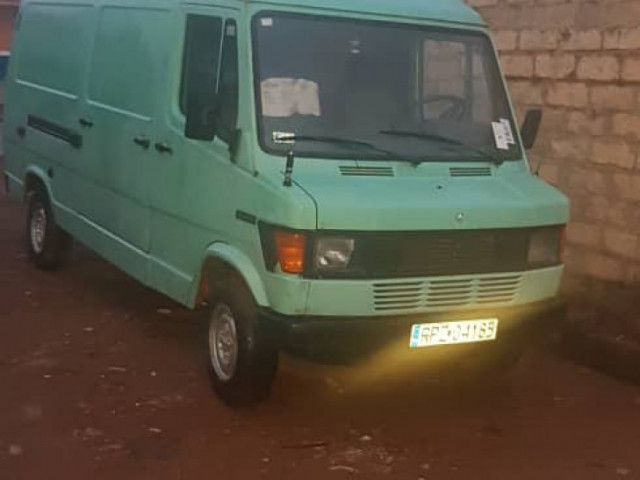 Mercedes-Benz, Carros, Bissau