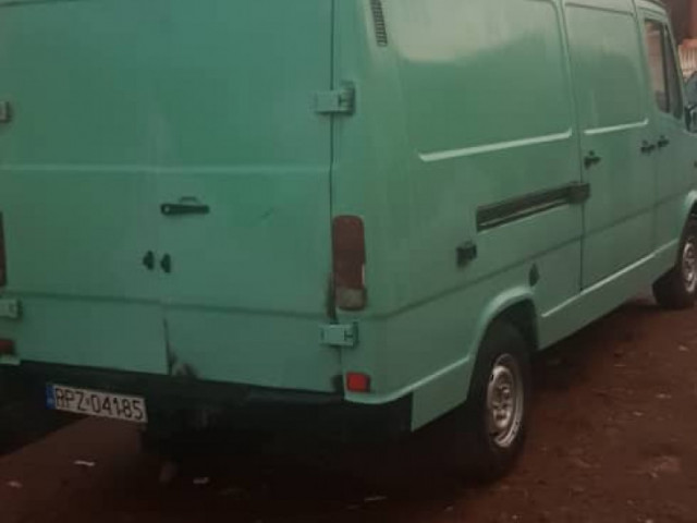 Mercedes-Benz, Carros, Bissau