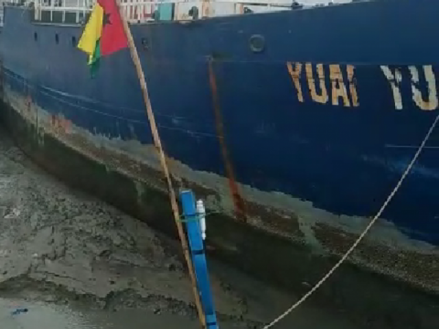 NAVIO DE PESCA/ CARREIRA, Barcos - Embarcações, Bissau