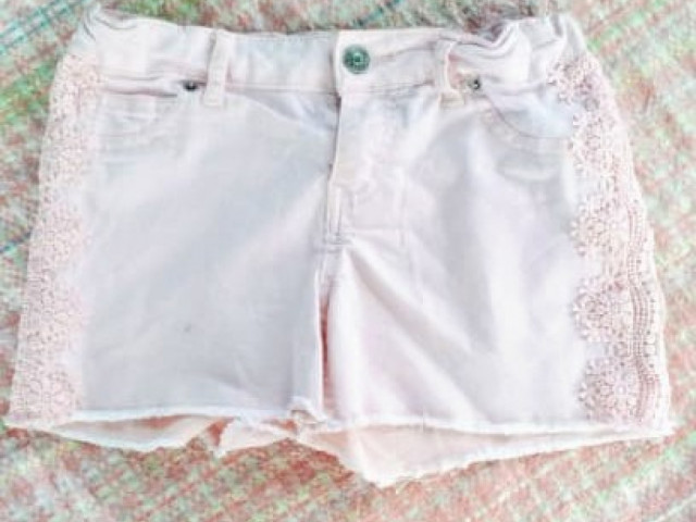 Roupa chinélo e chepeu, Roupa, Bissau