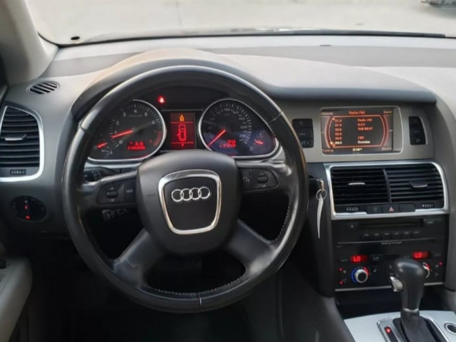 Audi Q7, Carros, Bissau