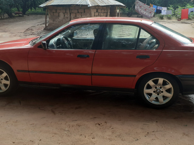 BMW 320i, Carros, Bissau