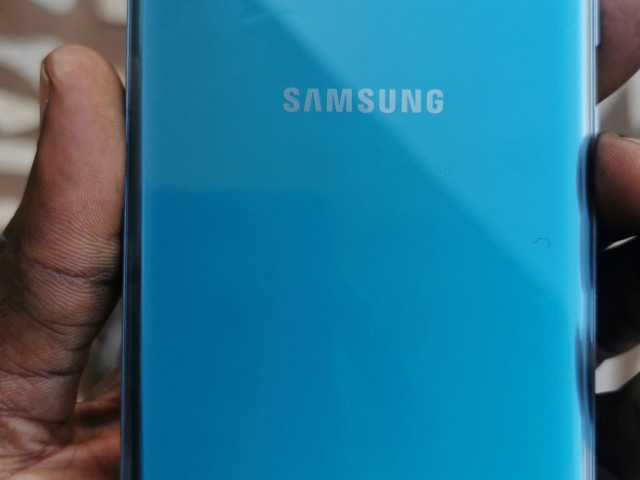 Samsung Galaxy S10+ et Huawei P30 pro, Telemóveis, Bissau