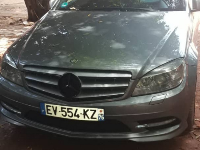 Mercedes Benz, Carros, Bissau