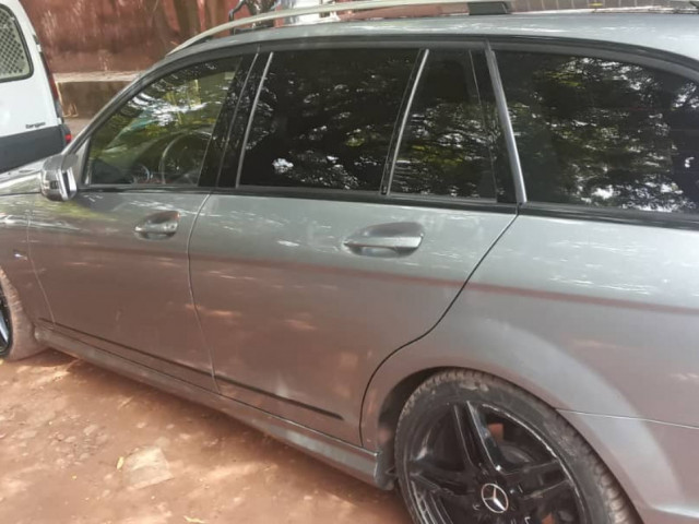 Mercedes Benz, Carros, Bissau