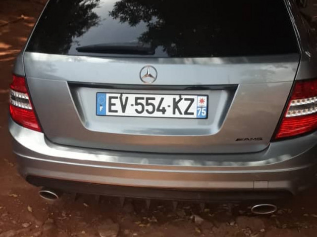 Mercedes Benz, Carros, Bissau