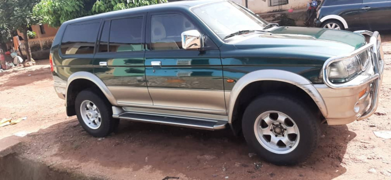 Mitsubishi V6, Carros, Bissau