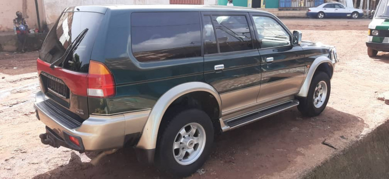 Mitsubishi V6, Carros, Bissau