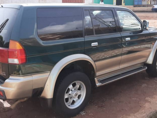 Mitsubishi V6, Carros, Bissau