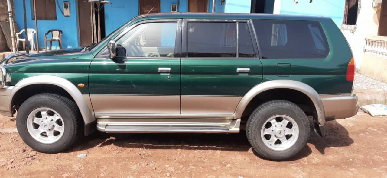 Mitsubishi V6, Carros, Bissau