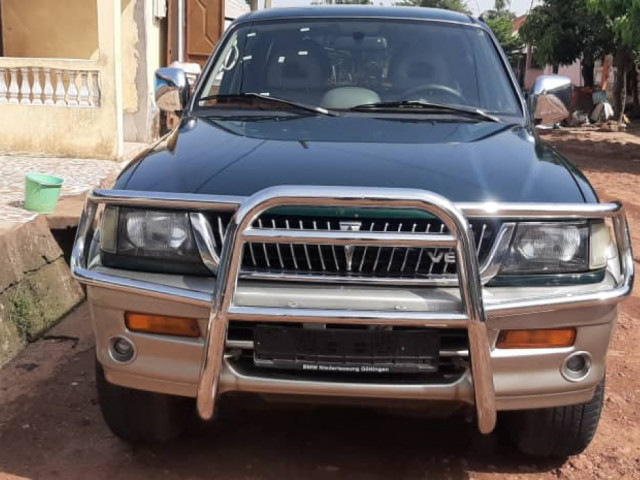 Mitsubishi V6, Carros, Bissau