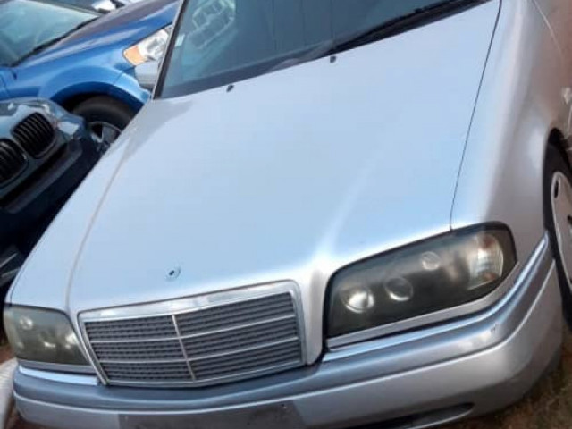 Mercedes Benz Elegance, Carros, Bissau