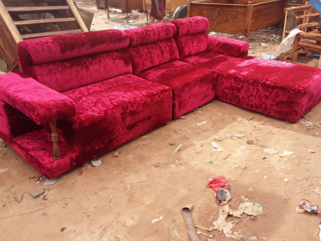 Sofá europeu, Camas - Poltronas, Bissau