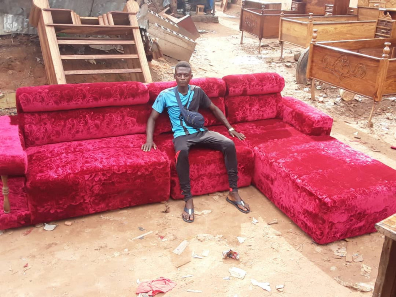 Sofá europeu, Camas - Poltronas, Bissau
