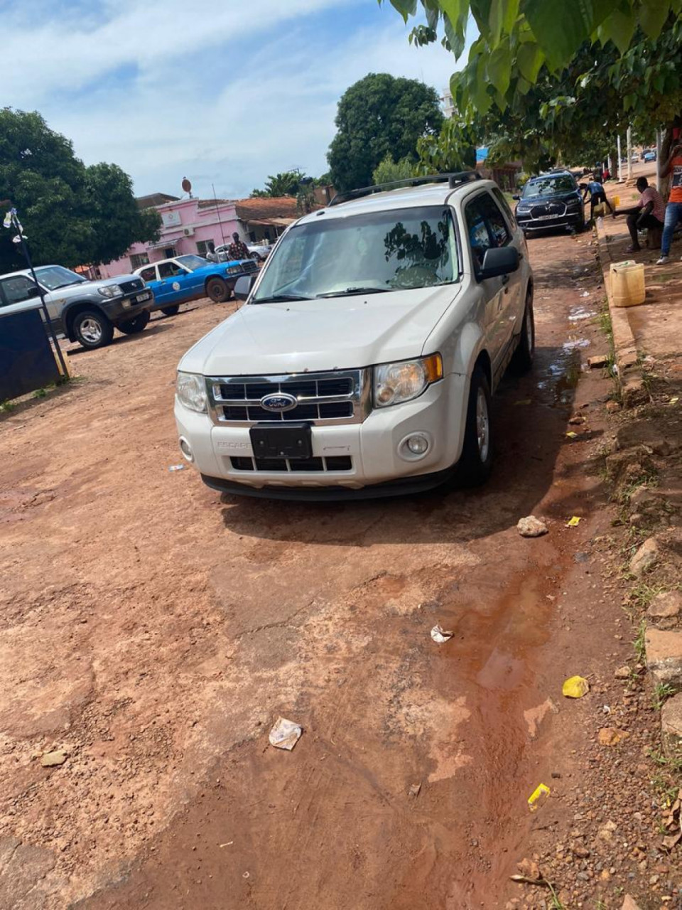 Ford Explorer, Carros, Bissau