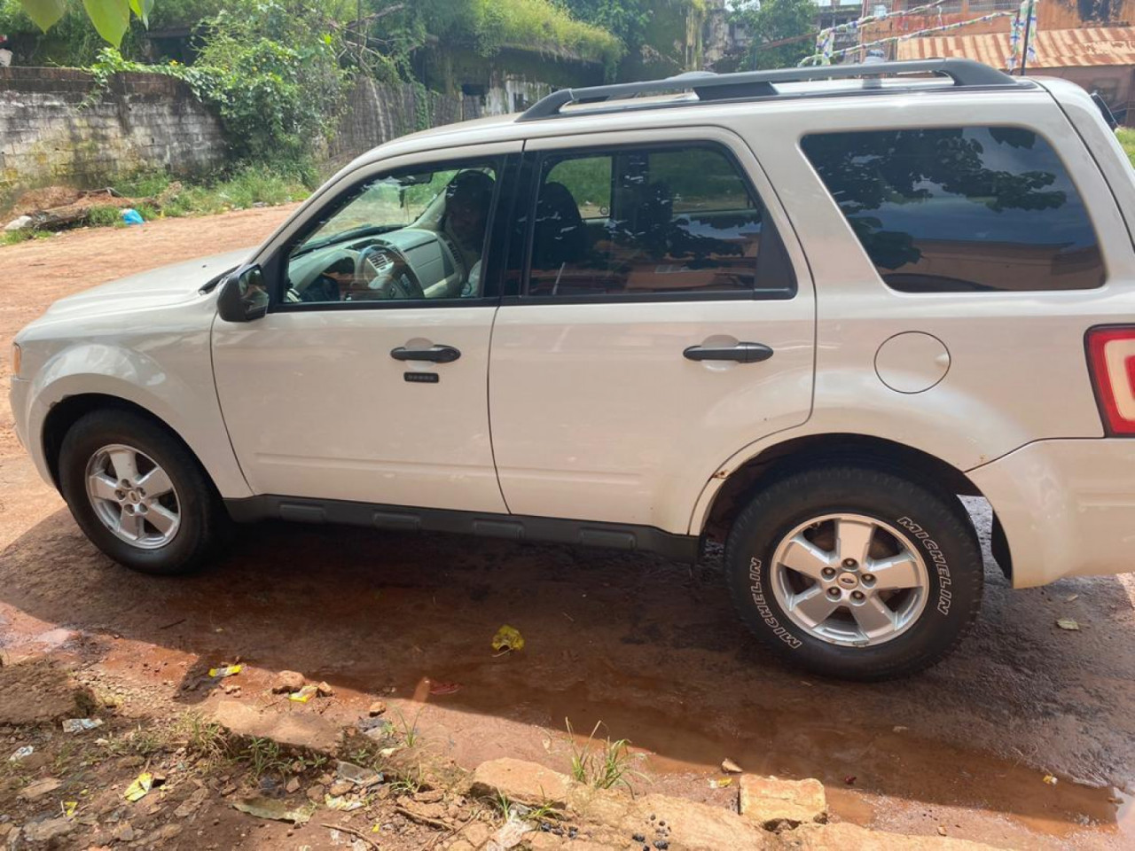 Ford Explorer, Carros, Bissau