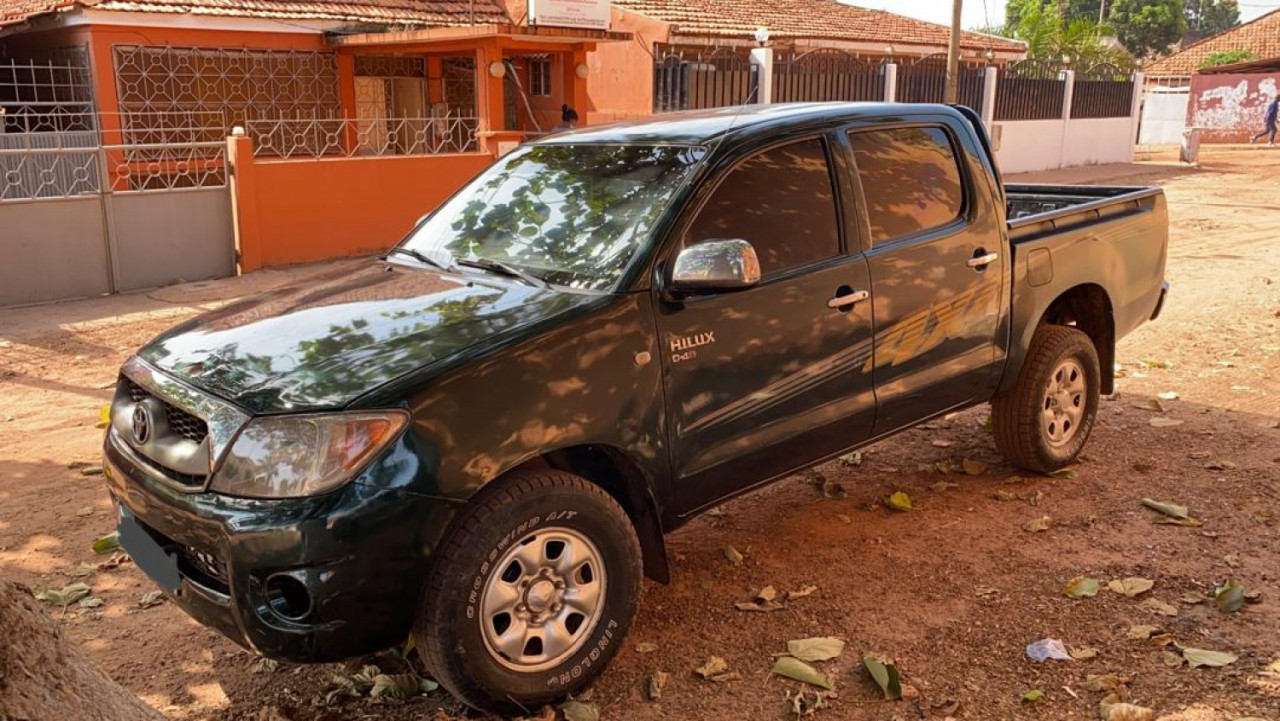 Toyota Hilux, Carros, Bissau