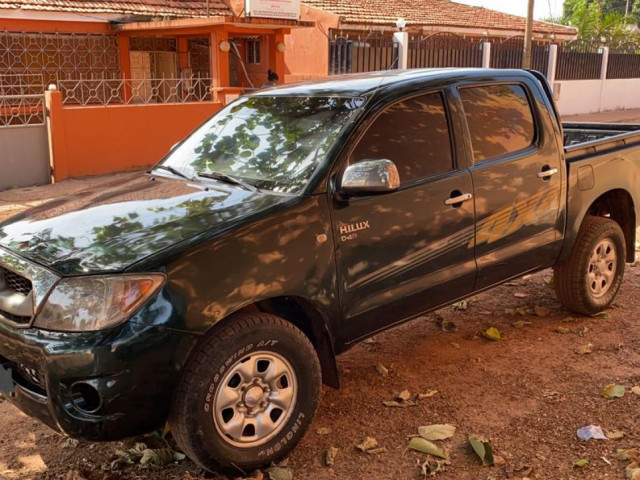 Toyota Hilux, Carros, Bissau