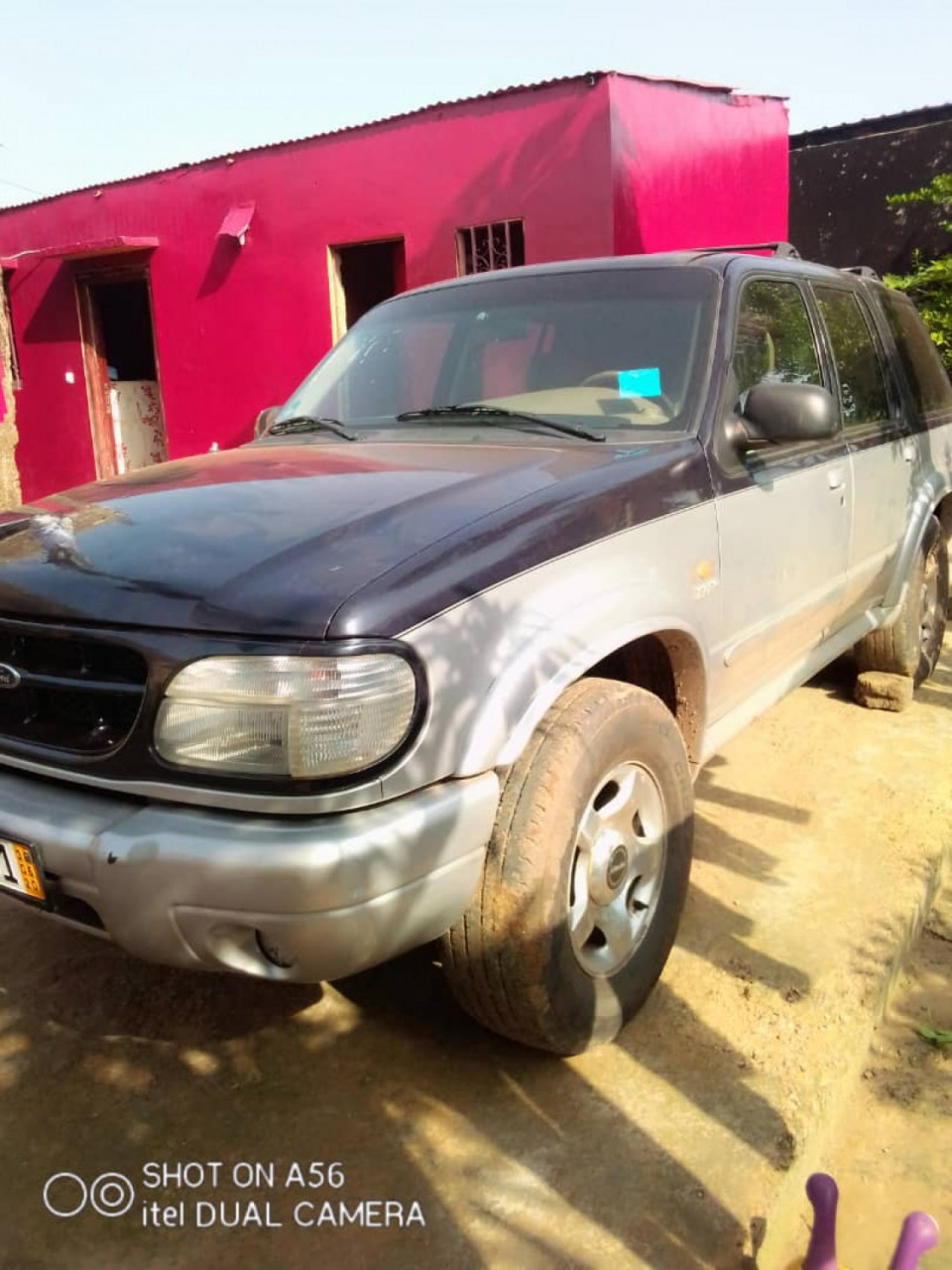 Ford Explorer, Carros, Bissau