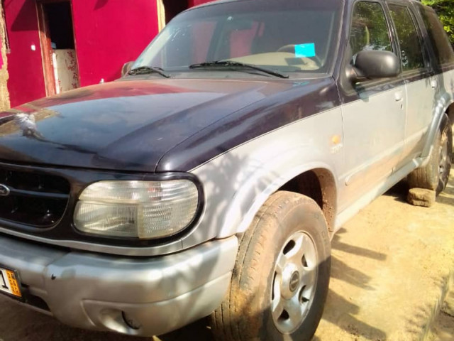 Ford Explorer, Carros, Bissau