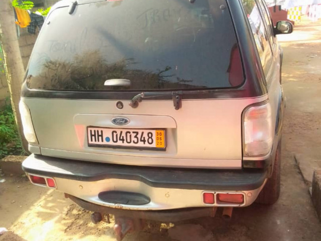 Ford Explorer, Carros, Bissau