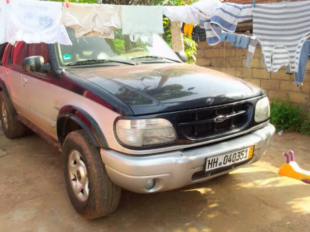 Ford Explorer, Carros, Bissau