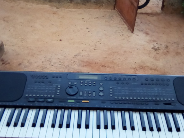 Piano Technics KN800, Instrumentos Musicais, Bissau