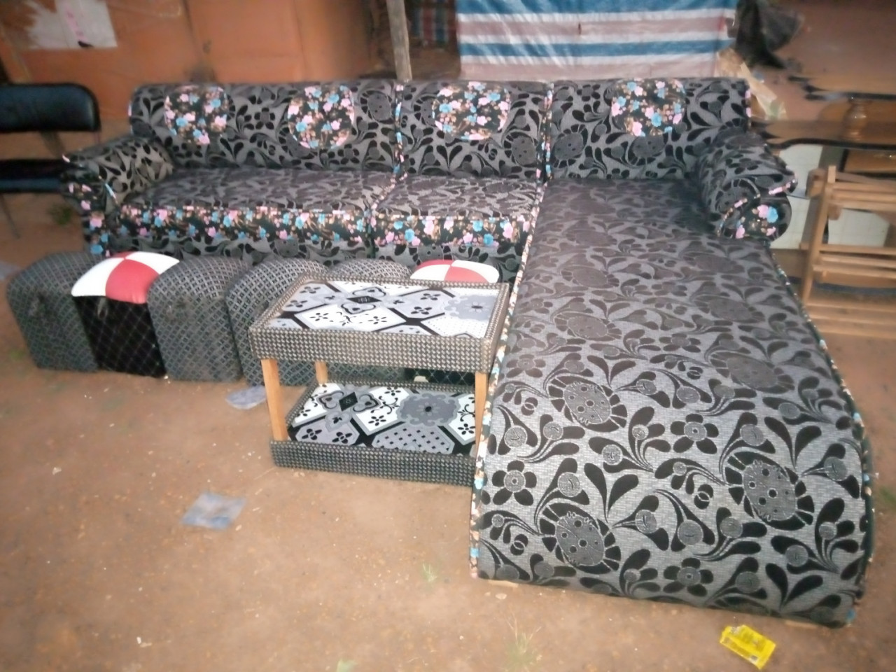 Confecção de Sofas e mesasa, Camas - Poltronas, Bissau