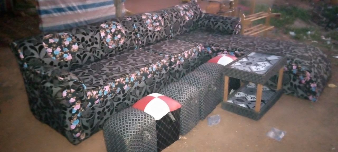 Confecção de Sofas e mesasa, Camas - Poltronas, Bissau