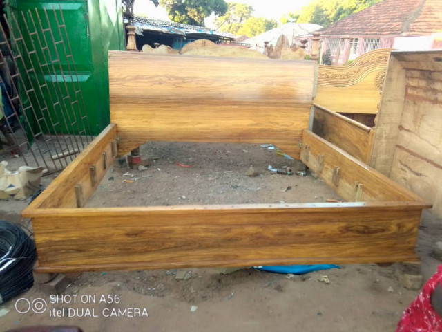 Feita e aguarda o comprador, Camas - Poltronas, Bissau