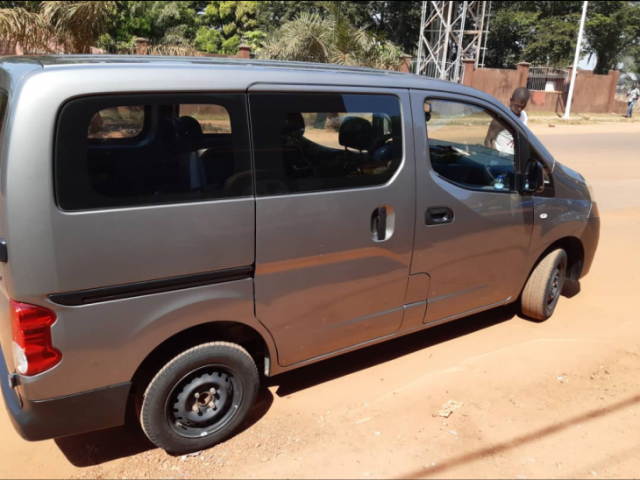 Nissan NV, Carros, Bissau