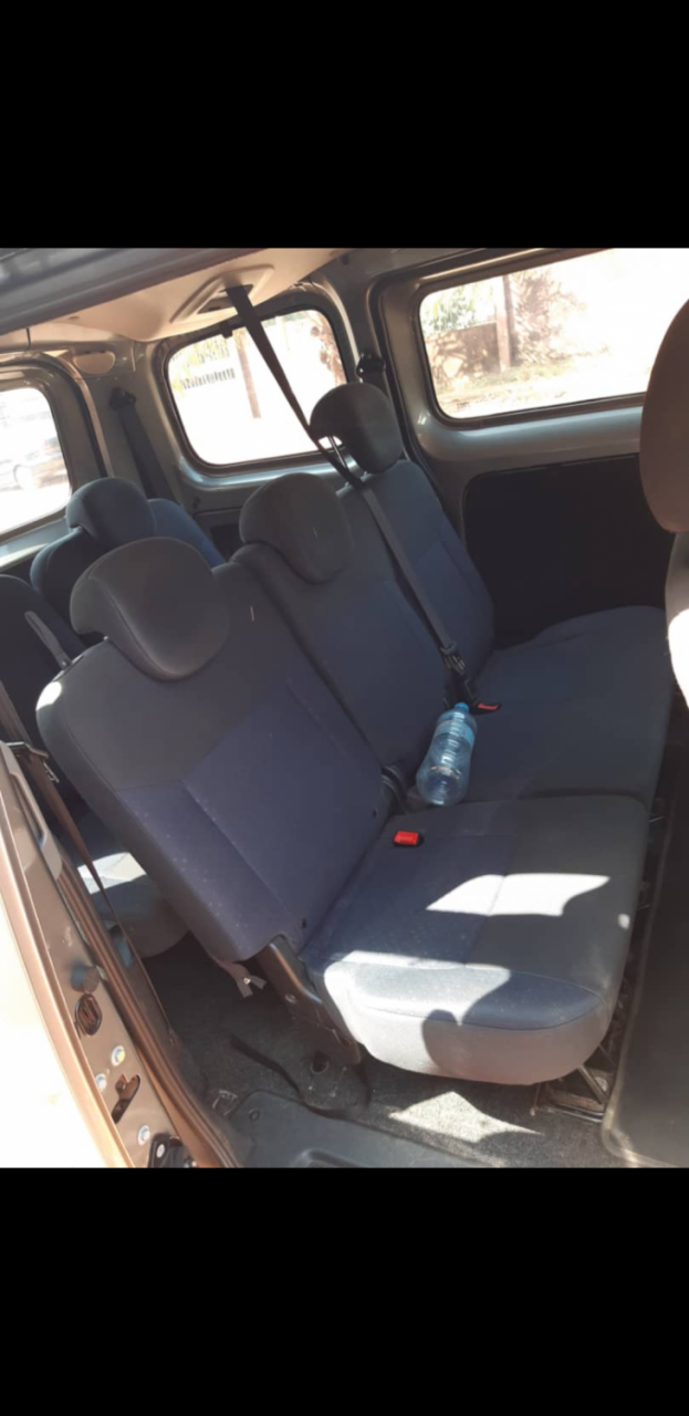 Nissan NV, Carros, Bissau