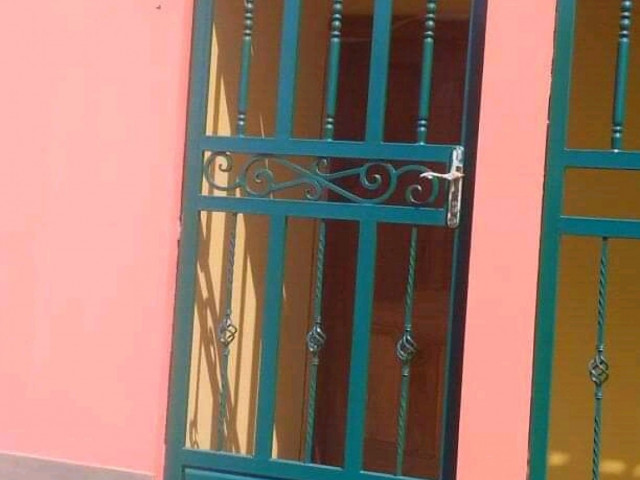 Grelhas moda especial, Portas - Janelas, Bissau