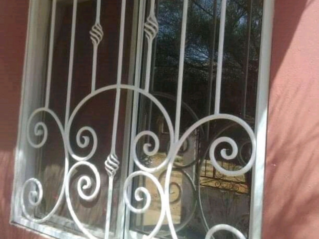 Grelhas moda especial, Portas - Janelas, Bissau