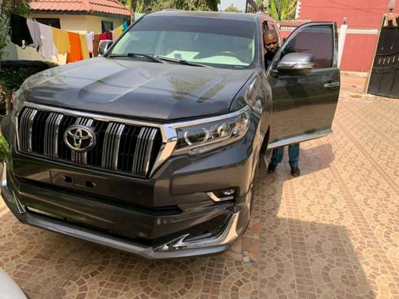 Toyota V8, Carros, Bissau